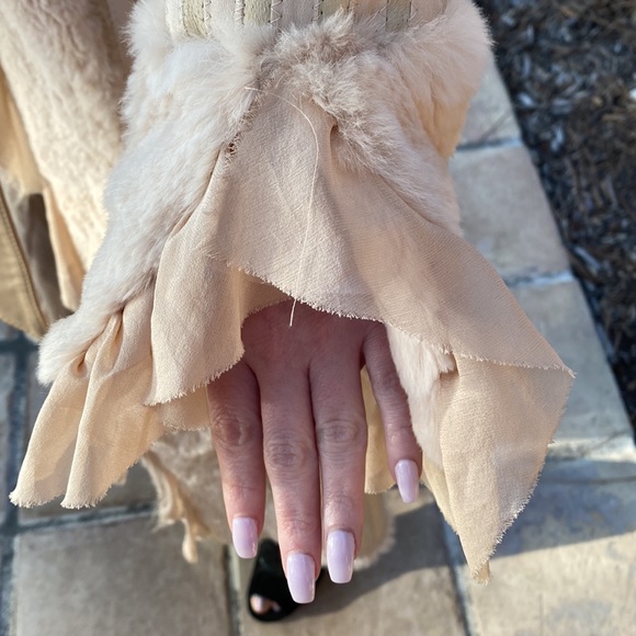 BEBE VINTAGE BEIGE RABBIT FUR + SILK COAT W LEATHER BELT LIKE NEW / NEVER WORN - Picture 5 of 5